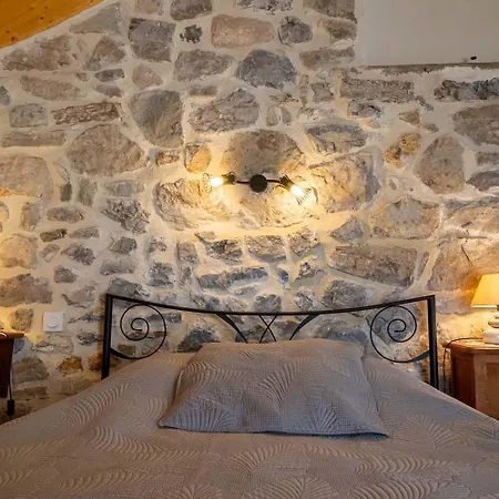 La Maisonnette A La Caze Semesterbostad Saint-Pierre-des-Tripiers